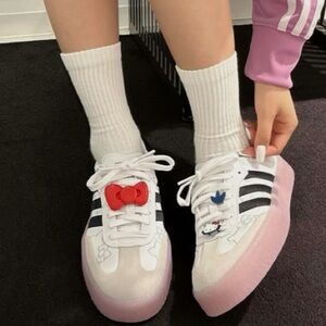 ADIDAS | Women’s 8 Hello Kitty Sambae